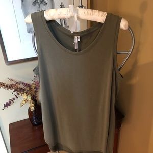 NWT Banana Republic Signature Tee